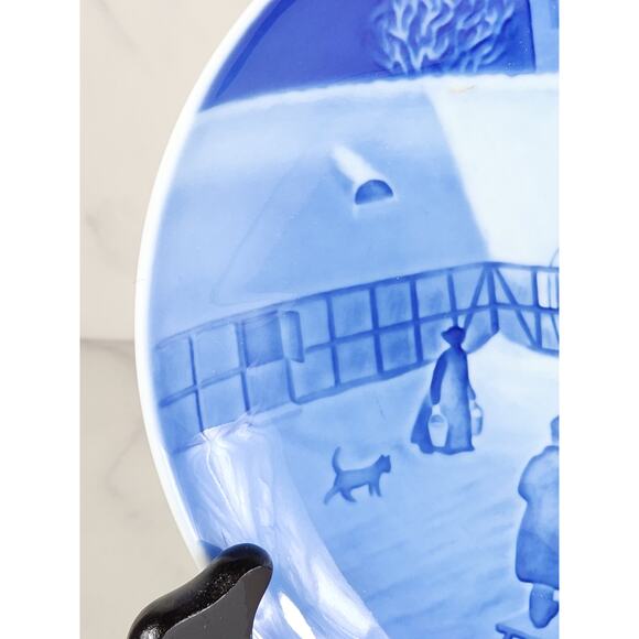 Royal Copenhagen Arrival of Christmas Guests 1969 Wall Decor Blue Plate 7" Vtg - Picture 8 of 13